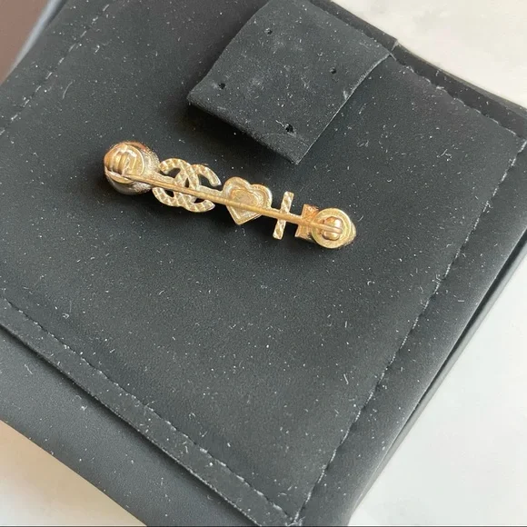 Chanel arrow heart brooch - Picture 3 of 5